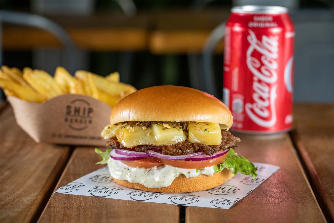 Provoleta Burger — hambúrguer com queijo provolone na chapa